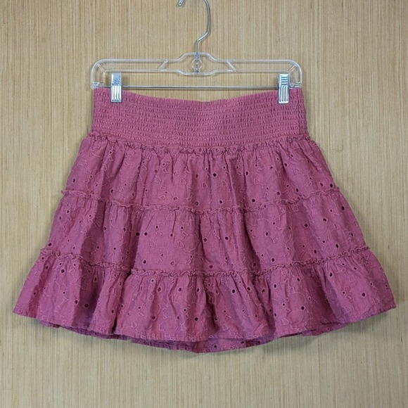 American Eagle Womens Pink Eyelet Tiered Mini Skirt Medium Coquette Dainty - Picture 4 of 7